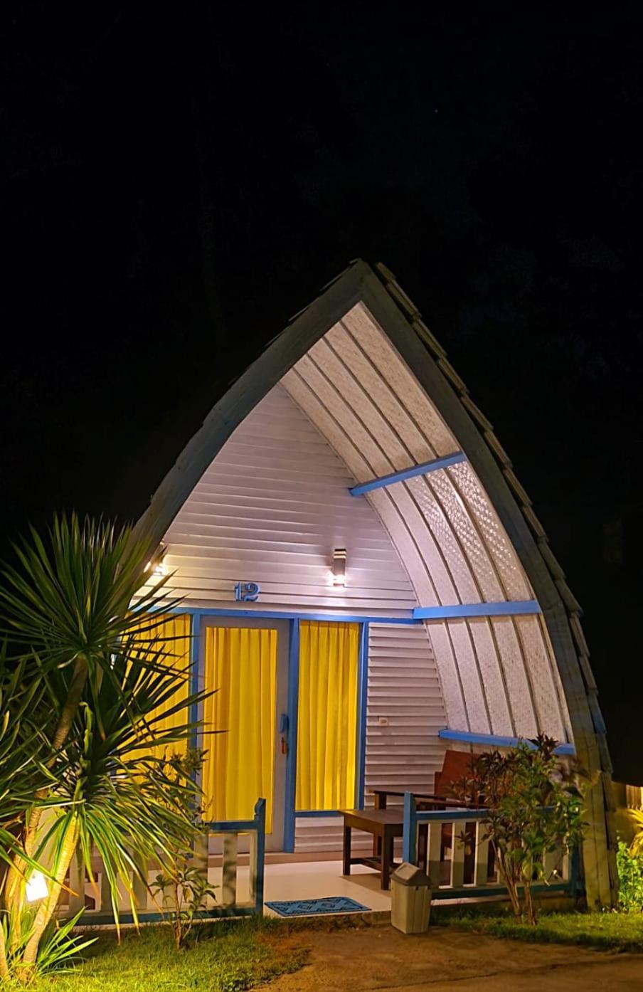 Youpy Bungalows Gili Air Room photo