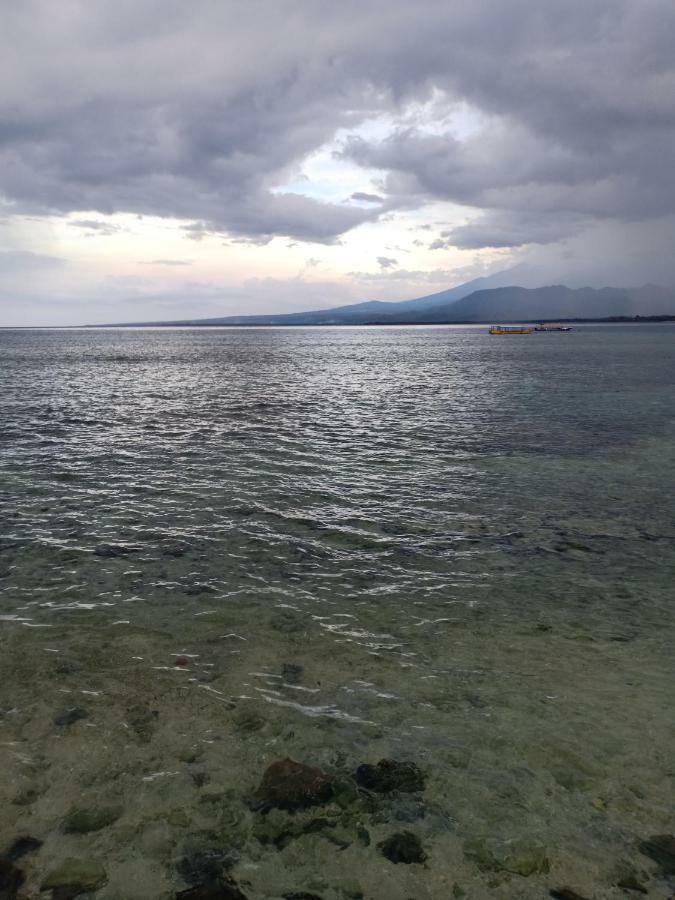 Youpy Bungalows Gili Air Exterior photo