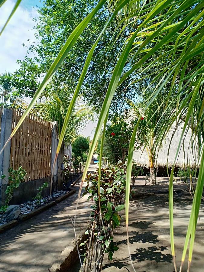 Youpy Bungalows Gili Air Exterior photo